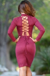 Клубные платья - Бордовое платье со шнуровкой на спинке
