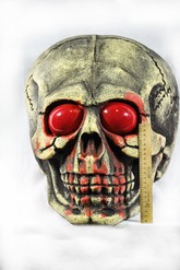 Скелеты и мертвецы - Череп с красными глазами