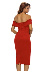 Клубные платья - Красное платье с вырезом галочкой