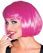Ярко-розовый парик модели
